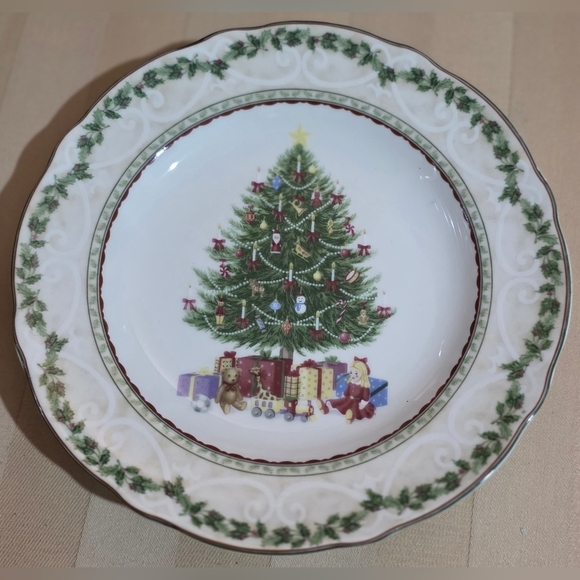 nobel excellence Other - 2 NOBLE EXCELLENCE HOLLY TREE CHRISTMAS PLATES VERY RARE EXCELLENT CONDITION